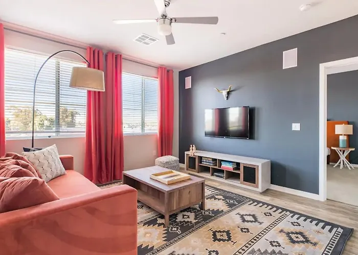 Modern Cozysuites - Paradise Under The Palm Trees!