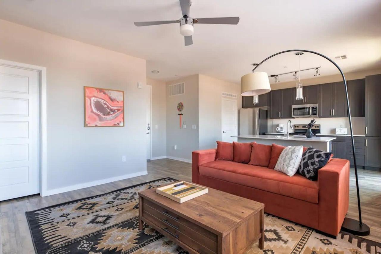 Modern Cozysuites - Paradise Under The Palm Trees!