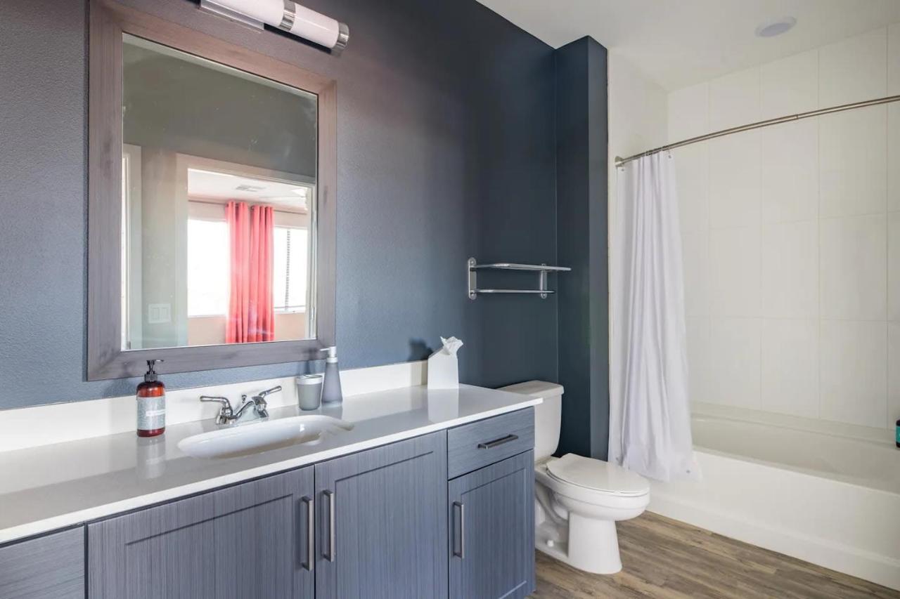 Modern Cozysuites - Paradise Under The Palm Trees!