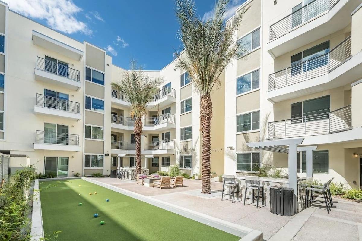 Modern Cozysuites - Paradise Under The Palm Trees!